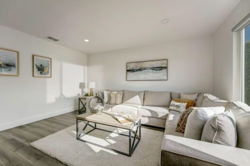 713 River Park Dr, San Jose CA  95111-1552 exterior