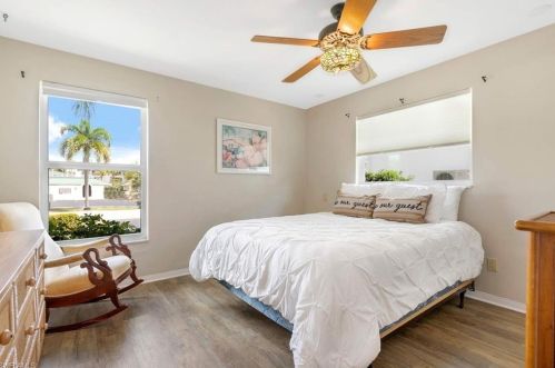 1410 Curlew Ave, Naples FL 34102-3405 exterior