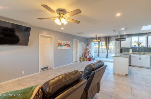 8051 Malvern St, Tucson AZ  85710-4238 exterior