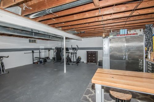 6045 Lincoln Crk Dr, Milwaukee WI 53218-4938 exterior