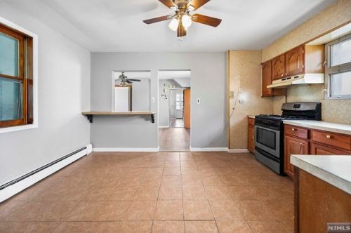 140 Clinton Pl, East Rutherford NJ 07073-1723 exterior