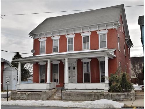901 Main St, Slatington, PA 18080-1733