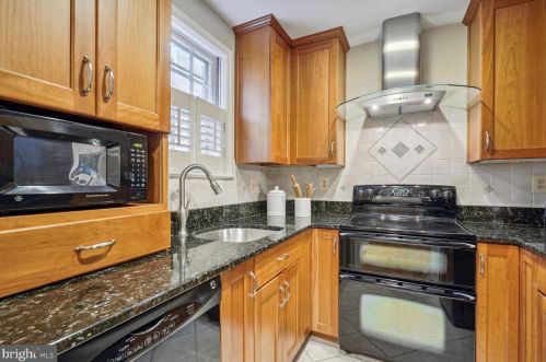 974 Royal St, Alexandria VA  22314-4343 exterior