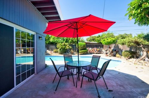 511 Rosslynn Ave, Fullerton CA  92832-2725 exterior