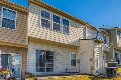 2875 Deerwood Dr, Atlanta GA 30331-5506 exterior