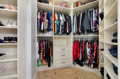 9624 Park Village Dr, Tampa FL  33626-5135 exterior