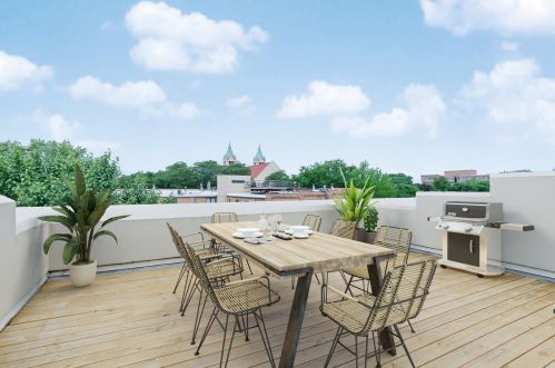 2246 Lakewood Ave, Chicago IL 60614-3629 exterior