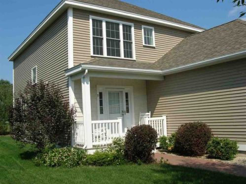 9 Melody Ter, Dover, NH 03820-4713