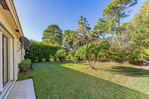 5629 Spanish Riv Rd, Fort Pierce FL 34951-2896 exterior