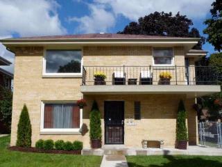 6902 Congress St, Milwaukee, WI 53218-5413