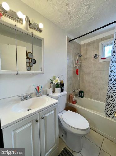 233 Grand Ave, Camden NJ 08105-2151 exterior