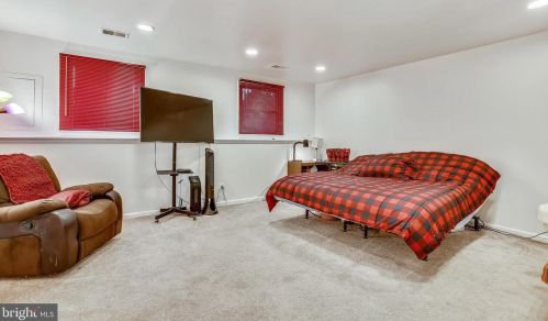 8209 Roxbury Dr, Alexandria VA 22309-3728 exterior