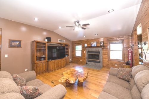 22116 Frontage Rd, Joliet IL 60431-9039 exterior