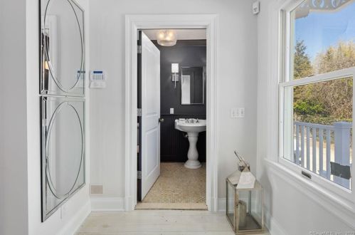 42 Danbury Ave, Westport CT  06880-6821 exterior