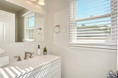 7 Lawrence Ave, Dumont NJ  07628-2708 exterior