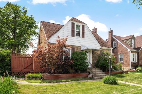 932 Chatham Ave, Elmhurst, IL 60126-4574