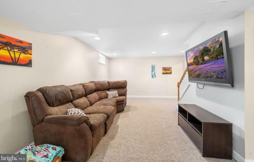 246 Micklitz Dr, Pottstown PA 19464-1463 exterior