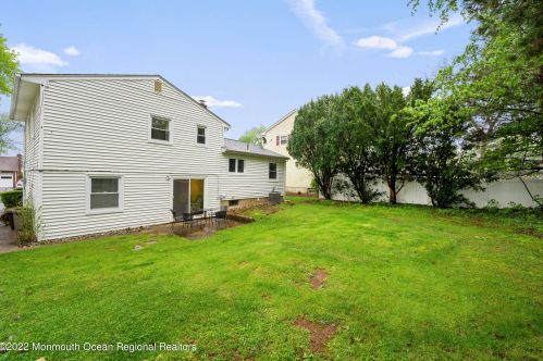 28 Sheppard Pl, Edison NJ 08817-3132 exterior