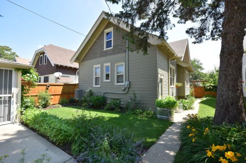 2421 46, Milwaukee WI 53210-2918 exterior