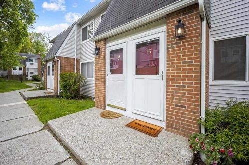 2740 South Rd, Poughkeepsie NY  12601-5241 exterior