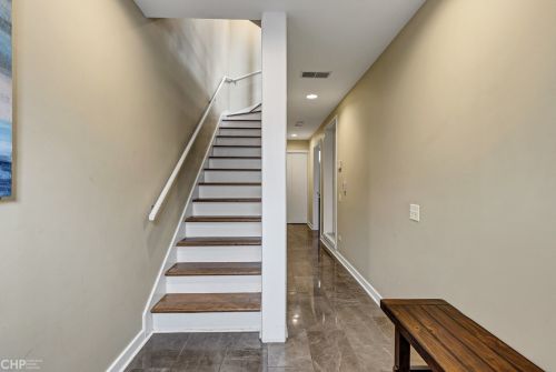 826 Lessing St, Chicago, IL 60642-5423