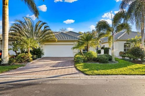 841 Vistana Cir, Naples FL 34119-1004 exterior