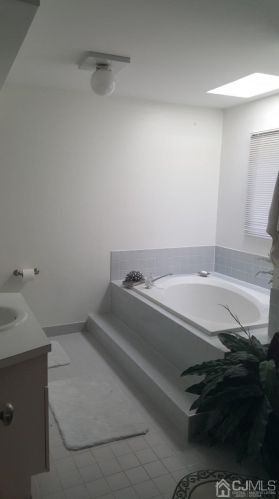 61 Princess Dr, New Brunswick NJ  08902-4104 exterior