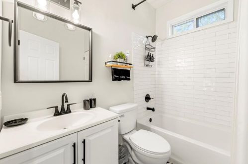 1714 Connally Dr, Atlanta GA  30344-2519 exterior