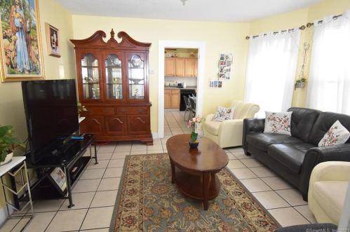 27 Thorniley St, New Britain CT 06051-1639 exterior