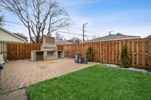 6300 Leroy Ave, Chicago IL  60646-4814 exterior