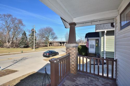 909 Lincoln Ave, Milwaukee, WI 53207-1711