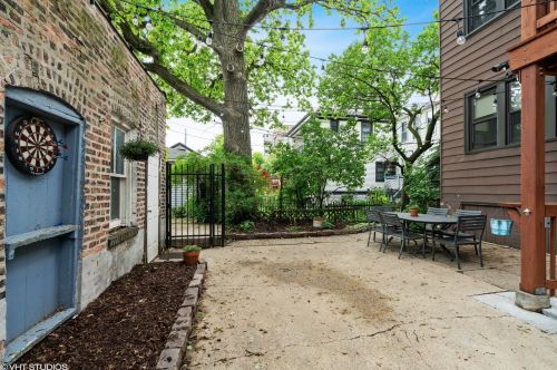 2511 Leland Ave, Chicago IL 60625-2915 exterior