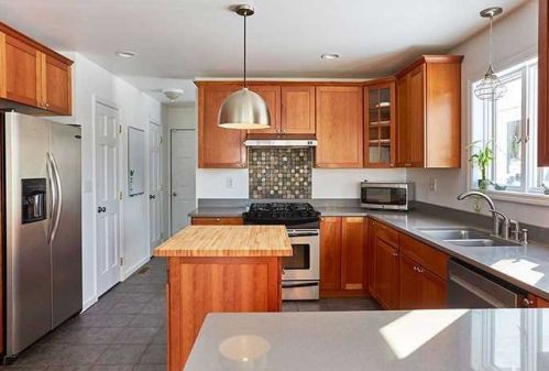 20 Old Post Rd, Red Hook NY 12571-2219 exterior