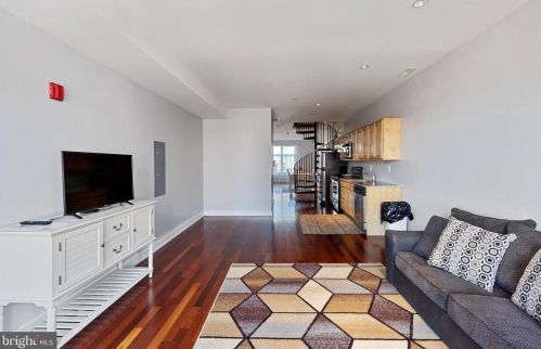 309 Lawrence St, Philadelphia PA 19133-3023 exterior