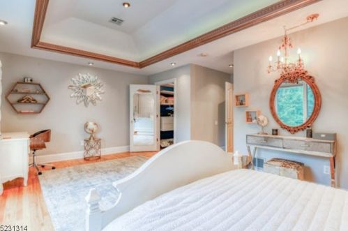 23 Oak Rdg, Springfield NJ 07081-3719 exterior