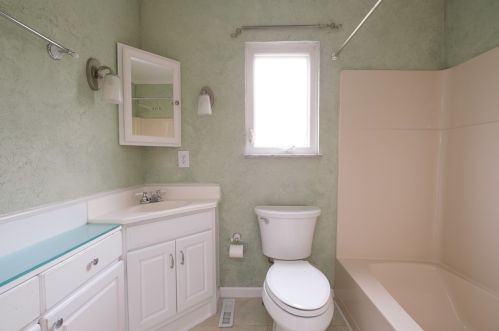 1421 Hillsboro St, Pittsburgh PA 15204-2330 exterior