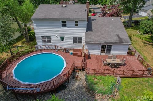 35 Sandalwood Dr, Edison NJ 08820-1249 exterior