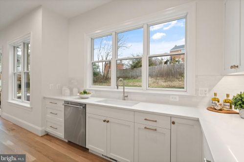 5543 10th St, Arlington VA  22205-2416 exterior