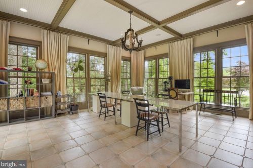 9000 Congressional Pkwy, Rockville MD  20854-4610 exterior