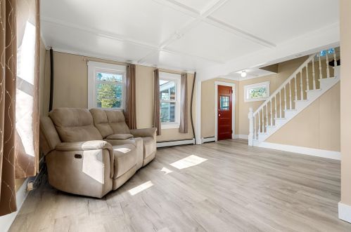 193 Main St, Plaistow NH 03865-3013 exterior