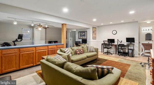 1426 Cellar Crk Way, Herndon VA 20170-2805 exterior