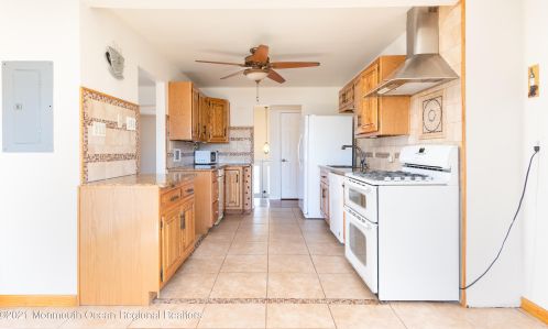 12 Crk Rd, Hazlet NJ 07730-2205 exterior