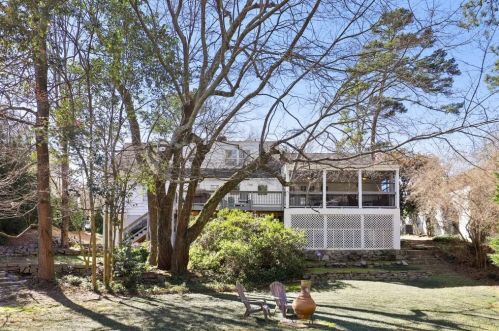 1070 Beech Hvn Rd, Atlanta GA 30324-3802 exterior