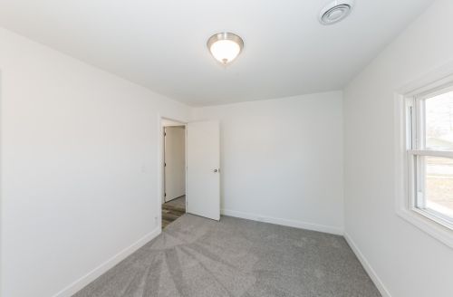 4886 Mohawk Ave, Milwaukee WI  53217-5426 exterior