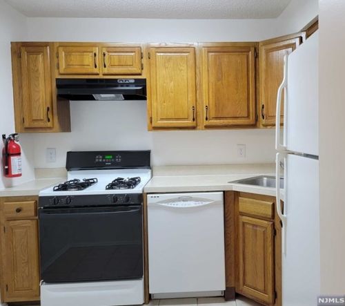 1248 Mulberry Dr, Mahwah NJ  07430-2352 exterior