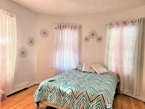 18 Hillside St, Worcester MA 01610-2199 exterior