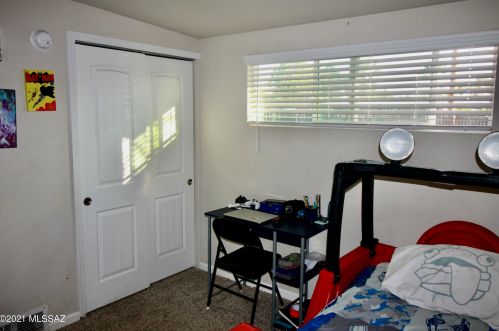 7365 Eastview Dr, Tucson AZ 85710-5519 exterior