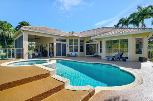 8211 Muirhead Cir, Boynton Beach FL 33472-5064 exterior