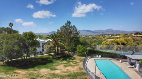 720 Roller Coaster Rd, Tucson AZ 85704-2628 exterior