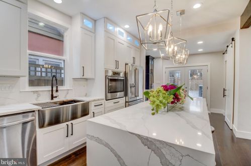 2911 17th St, Washington DC  20018-1825 exterior